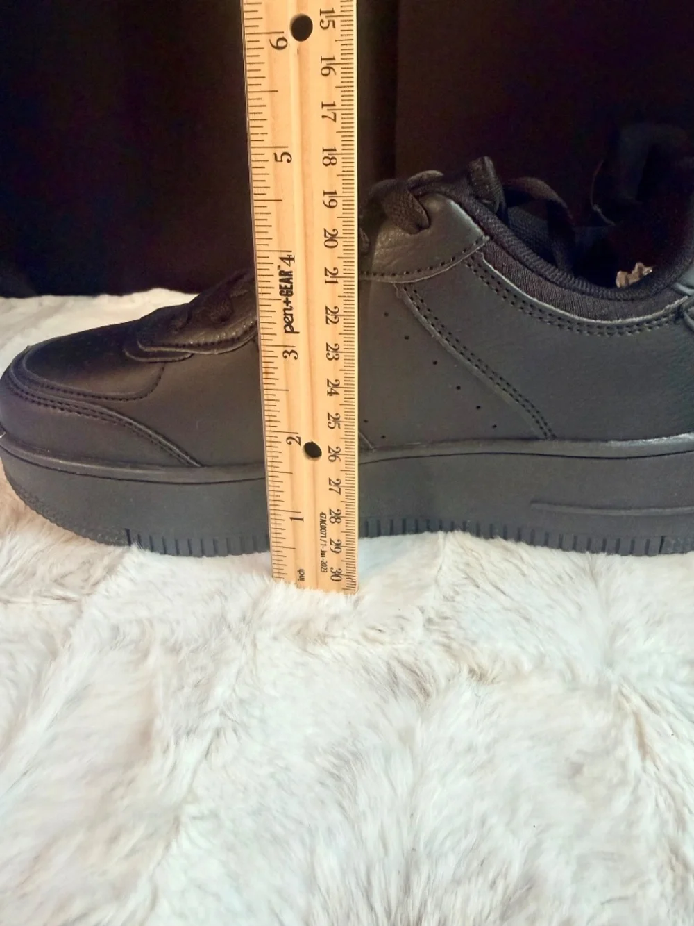 Berness Black Low-Top Sneakers With A Silver Butterfly Chain - Picture 5 of 9
